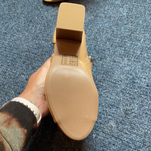 Heels - Picture 4 of 5